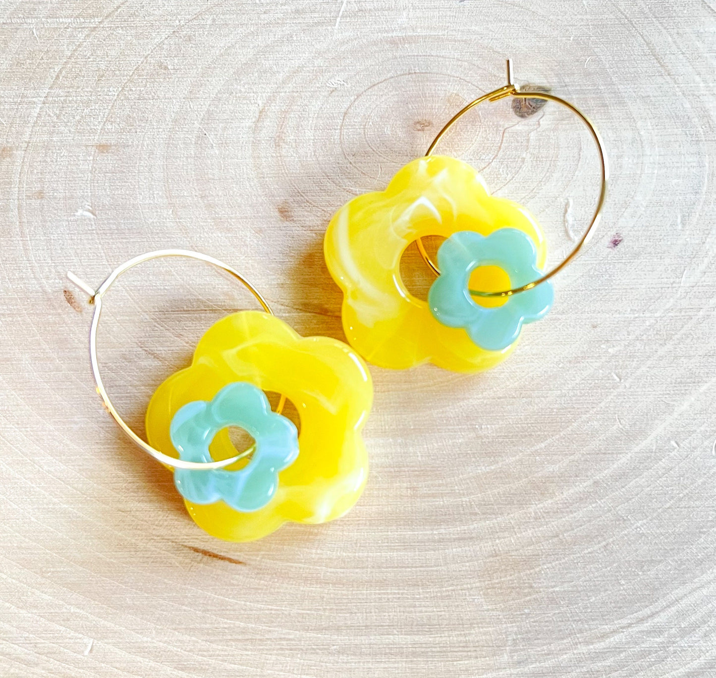 Resin daisy hoop earrings