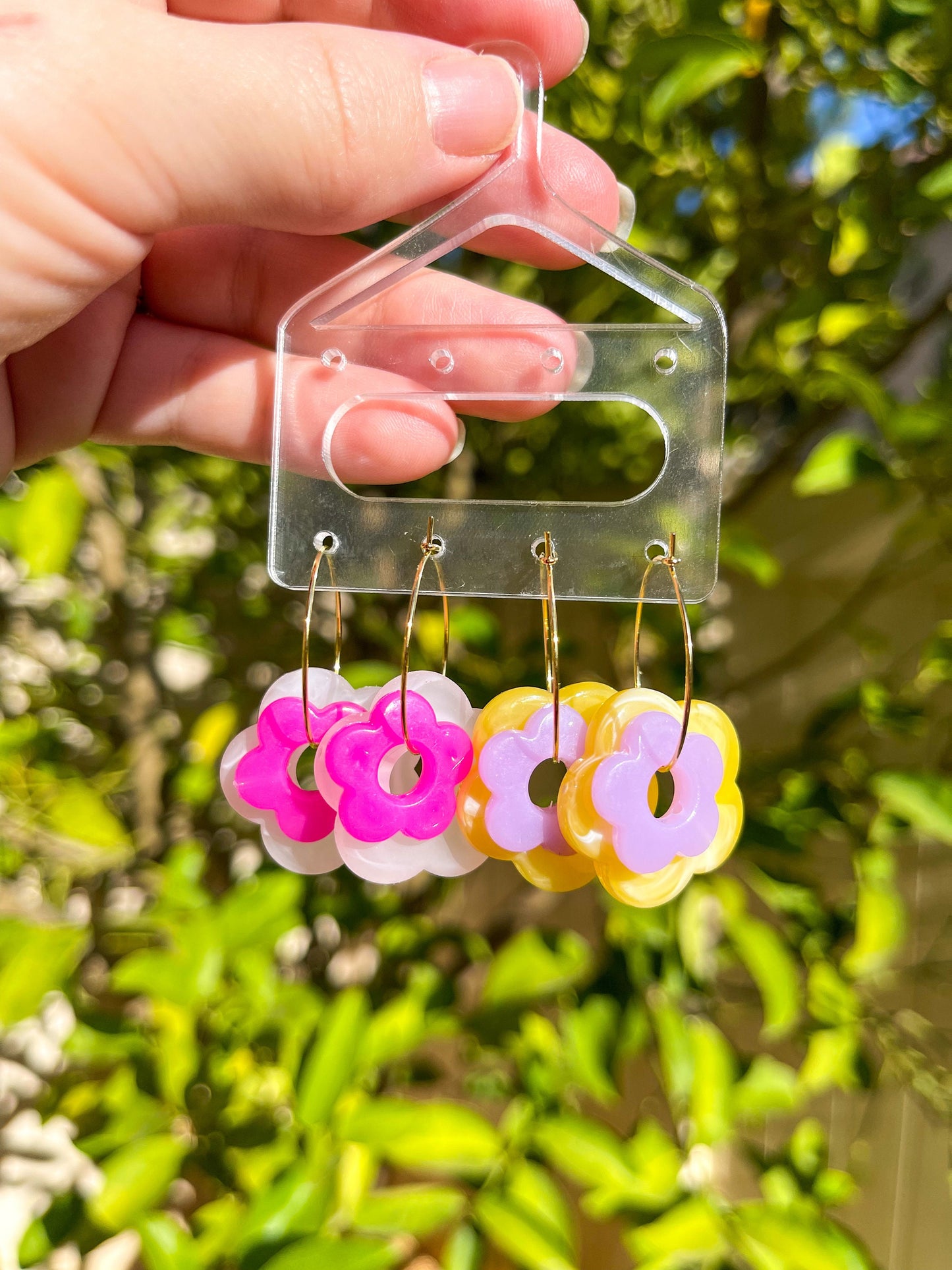 Resin daisy hoop earrings