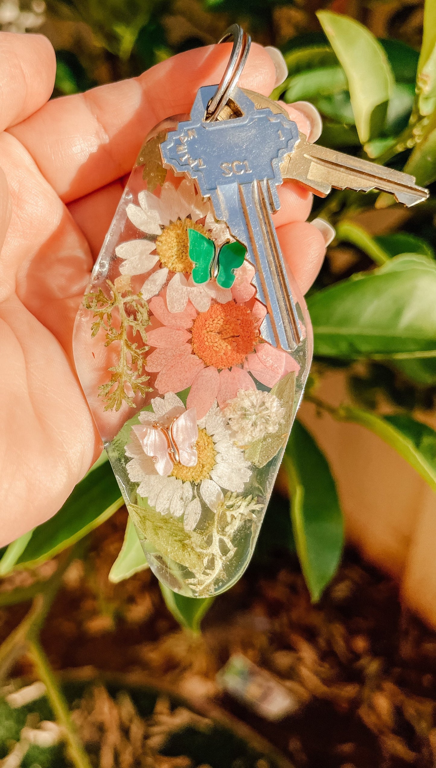 Resin floral keychain