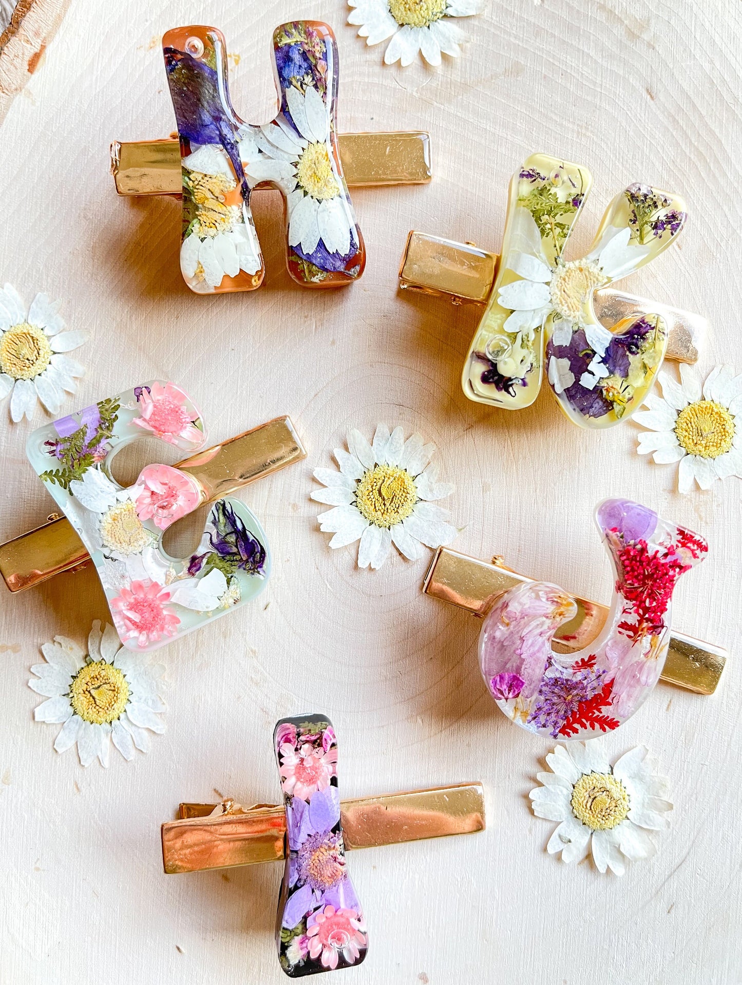 Dried floral letter clip